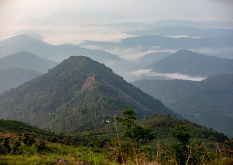 Mit der Aussicht auf unendliche Bergketten zu sich selbst finden