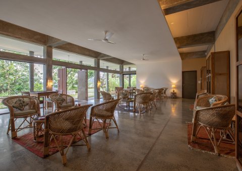 Klare Linien in der Lodge des Prakriti Shakti