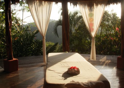 Der Spa Bereich bietet mit einer grandiosen Aussicht über die Umgebung besondere Erholung