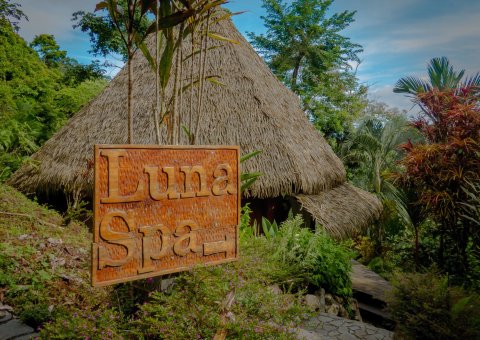 Die Luna Lodge geleitet Sie zum hauseigenen Spa