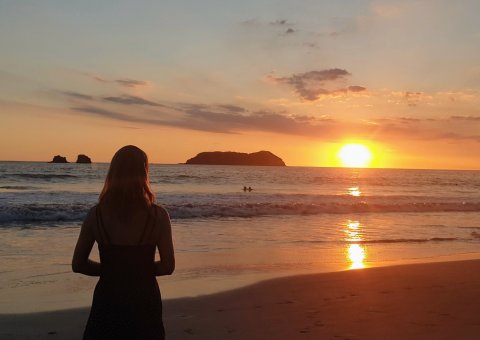 Majestätischer Sonnenuntergang über dem Meer