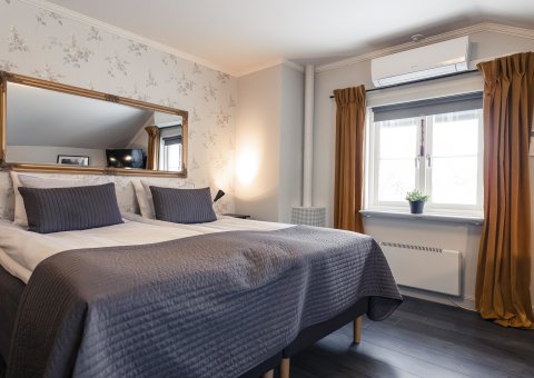 Das gemütliche Bett im Deluxe Doppelzimmer lädt zum Träumen ein