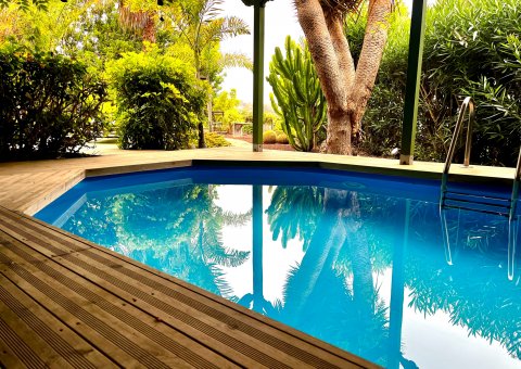 Gönnen Sie sich eine Erfrischung im kleinen Pool 