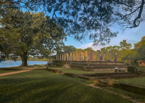 Erkunden den archäologischen Park Polonnaruwa