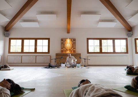 Erleben Sie ein Sound Bath im Steinweiden Retreat Center