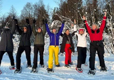Schneeschuhwanderung bei strahlendem Sonnenschein