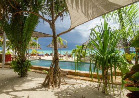 Lauschen die dem Wellenrauschen in der Villa Bahati