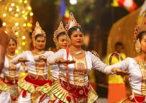 Feiern Sie Esala Perahera auf Sri Lanka