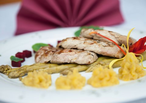 Das Essen wird auch frischen und regionalen Zutaten zubereitet