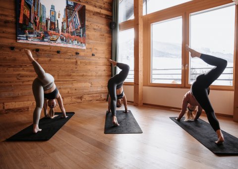 Gemeinsam Yoga üben mit Bergblick