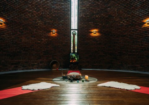 Yoga üben in der gemütlichen Yoga-Shala