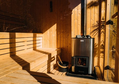 Nach den Yoga Einheiten in der Sauna entspannen