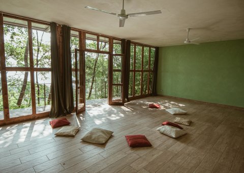 Die helle, gemütliche Yoga-Shala