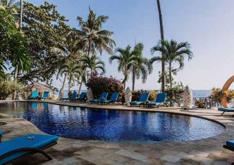 Der Pool mit weitem Blick auf den Ozean