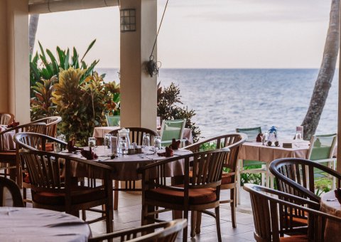 Das Restaurant bietet einen wundervollen Ausblick auf den Ozean
