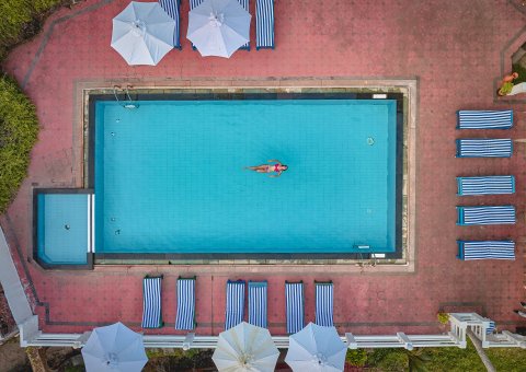 Gönnen Sie ich eine Erfrischung im Pool