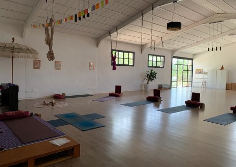 Zu Ihrer Ayurveda Kur werden erholsame Yoga-Stunden angeboten