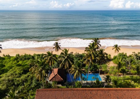 Das Surya Lanka Rekawa liegt an einem fast unberührten Strandabschnitt