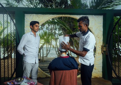 Ayurvedische Behandlungen mit Blick auf das Meer