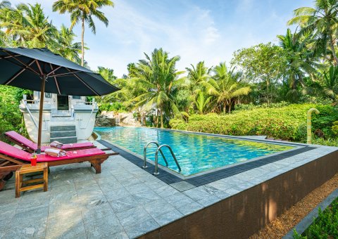 Abkühlen im großzügigen Pool