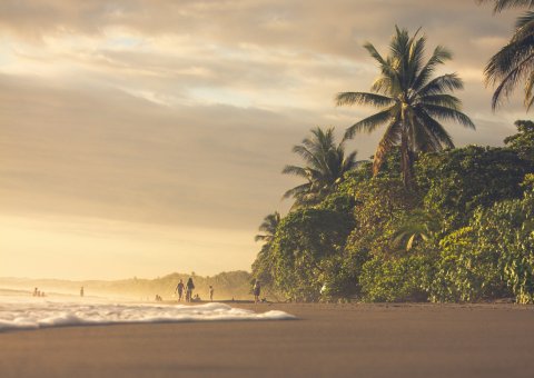 Am Playa Hermose entlang spazieren