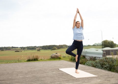 Yoga üben mit Blick in die Weite