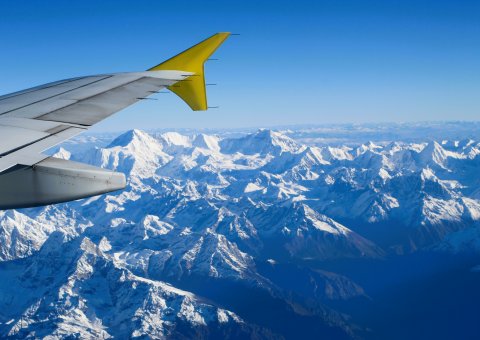 Der Blick auf den Himalaya aus dem Flugzeug