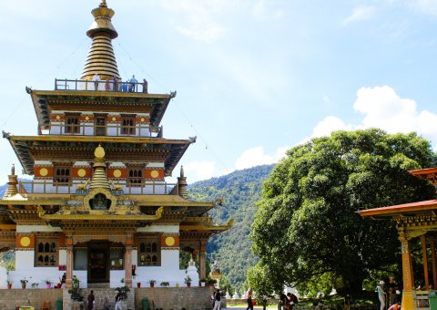 Die vierstöckige Stupa im Punakha-Tal in Bhutan