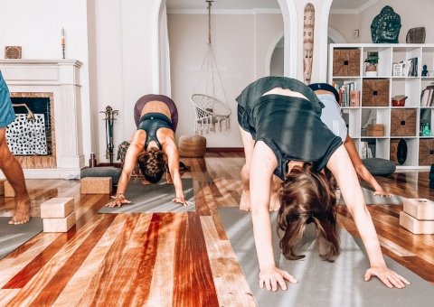 Mit Gleichgesinnten Yoga üben