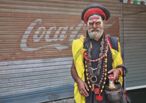 Ein Pilgerer in der heiligen Stadt Haridwar