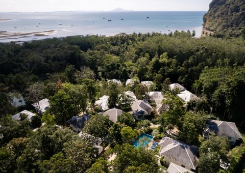 Das Na Sook Resort unmittelbar zur Küste Krabis