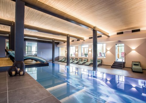 Bahnen ziehen und Entspannung finden im Wellness-Bereich