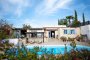Drehen Sie Ihre Bahnen in einem der erfrischenden Pools der Cyprus Villages