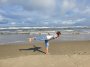 Bei strahlendem Sonnenschein Yoga üben 